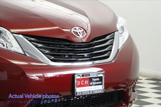 Toyota Sienna 2012 photo 1