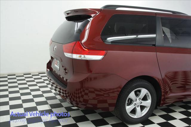 Toyota Sienna 2012 photo 4