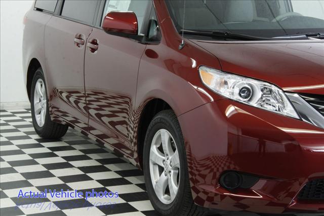 Toyota Sienna 2012 photo 5
