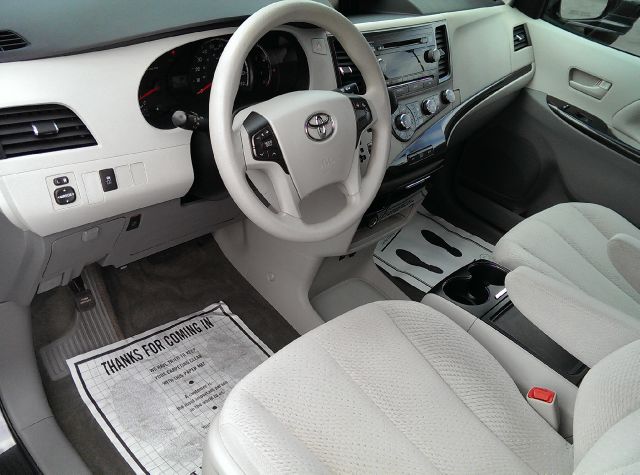 Toyota Sienna Premium Luxury PKG MiniVan
