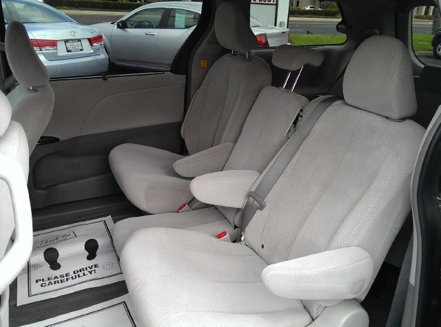 Toyota Sienna 2012 photo 4