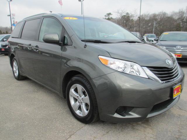 Toyota Sienna 2012 photo 2