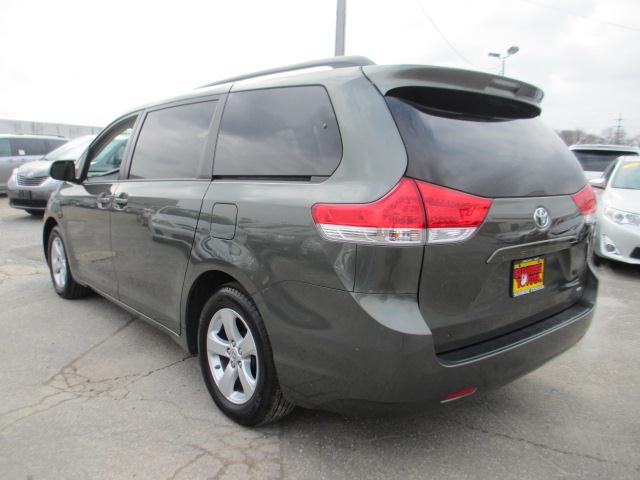 Toyota Sienna 2012 photo 4