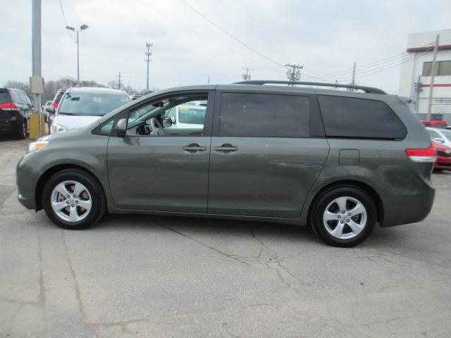 Toyota Sienna 2012 photo 5