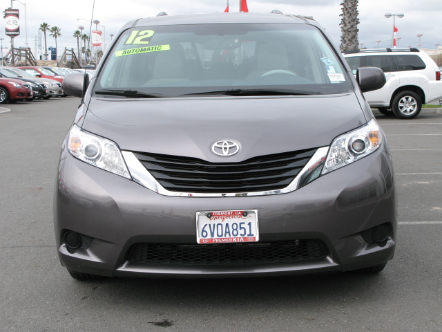 Toyota Sienna 2012 photo 4