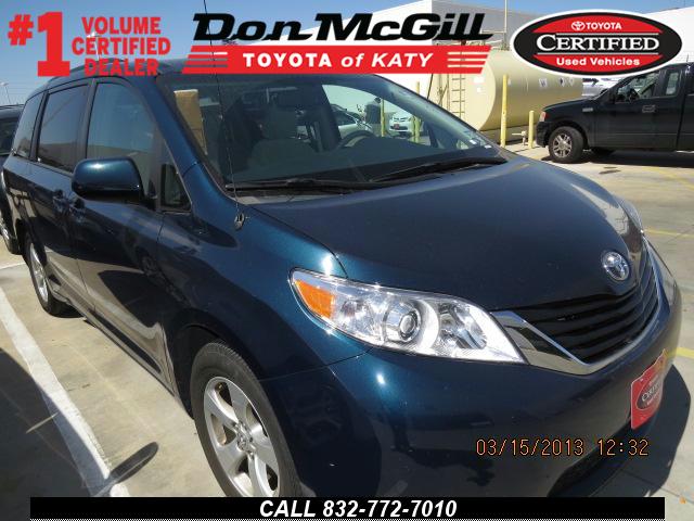 Toyota Sienna 2012 photo 3