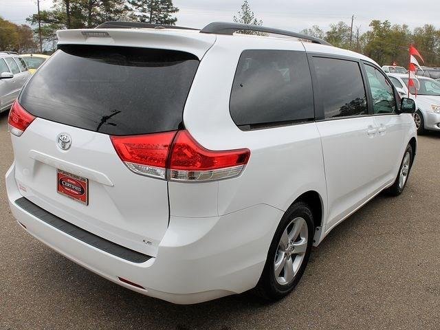 Toyota Sienna 2012 photo 2