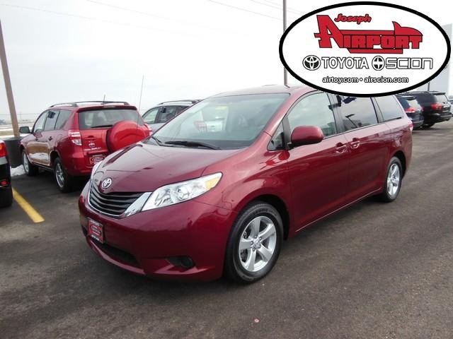 Toyota Sienna 2012 photo 2