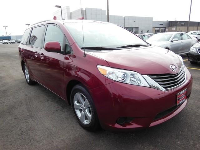 Toyota Sienna 2012 photo 3