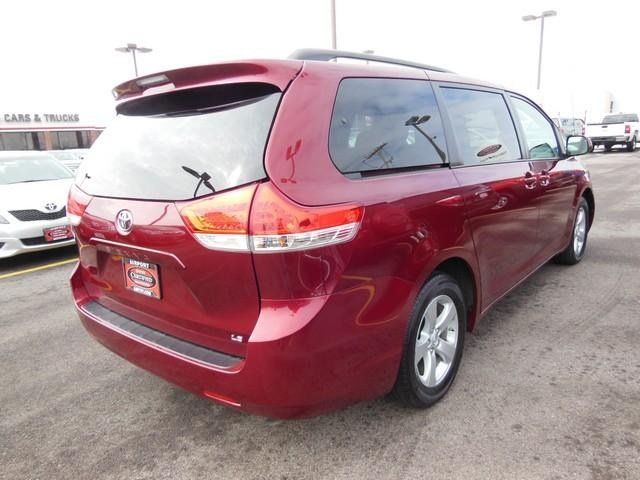 Toyota Sienna 2012 photo 4