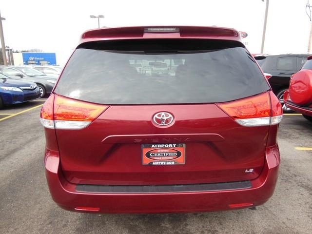 Toyota Sienna 2012 photo 5