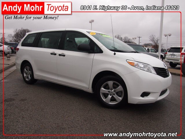Toyota Sienna 2012 photo 3