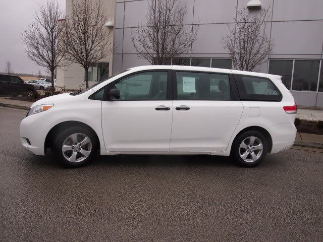 Toyota Sienna 2012 photo 4