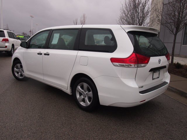 Toyota Sienna 2012 photo 5