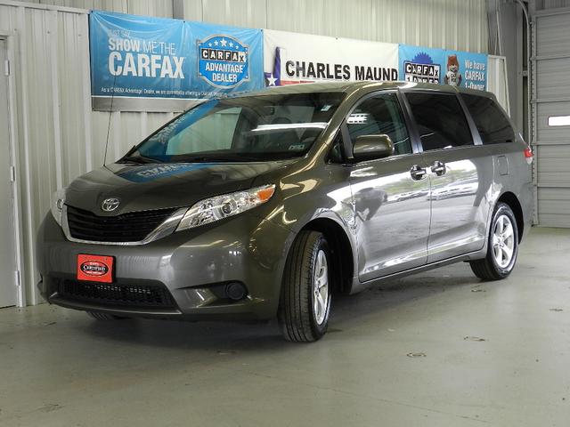 Toyota Sienna 2012 photo 1