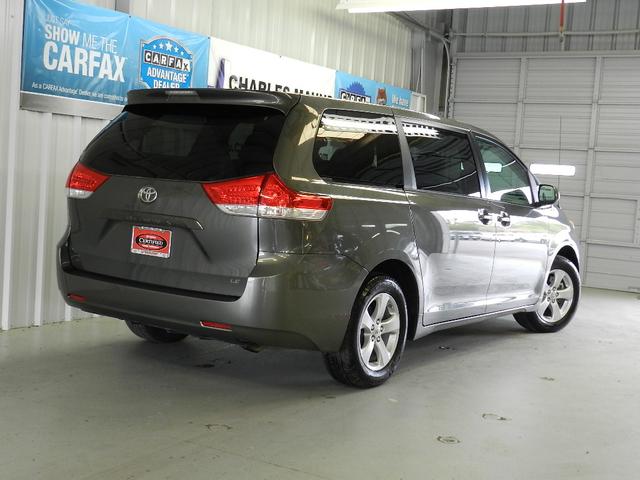 Toyota Sienna 2012 photo 4