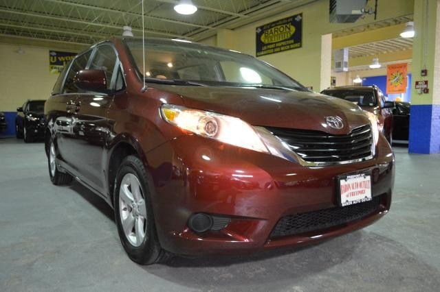 Toyota Sienna 2012 photo 1