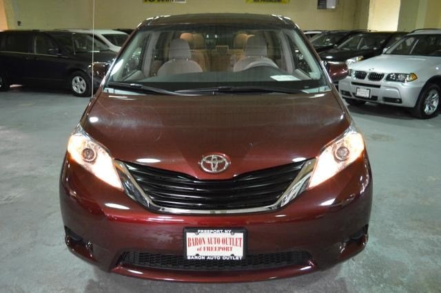 Toyota Sienna 2012 photo 4