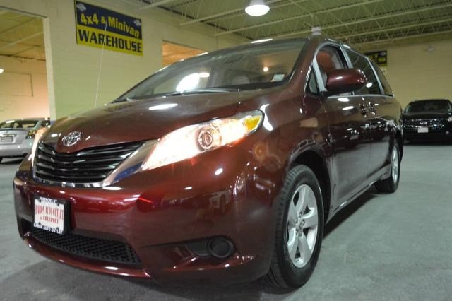 Toyota Sienna 2012 photo 5