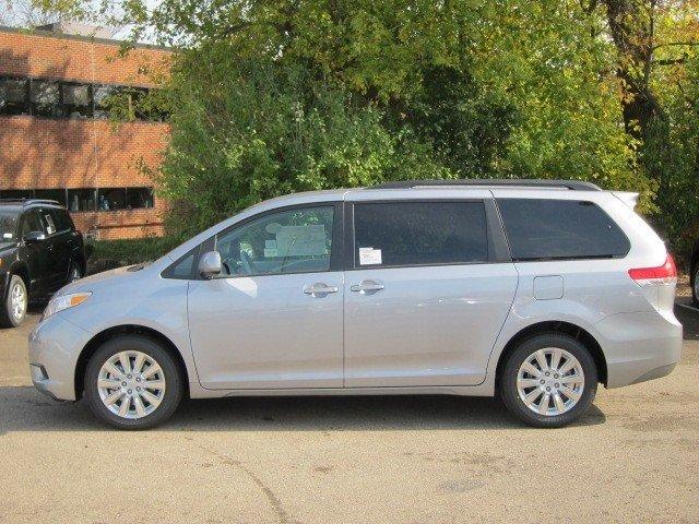 Toyota Sienna 2012 photo 2