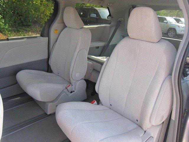 Toyota Sienna 2012 photo 3