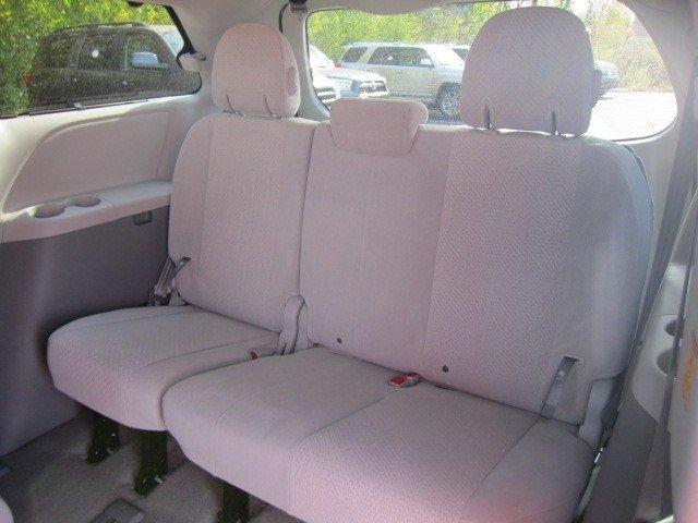 Toyota Sienna 2012 photo 4