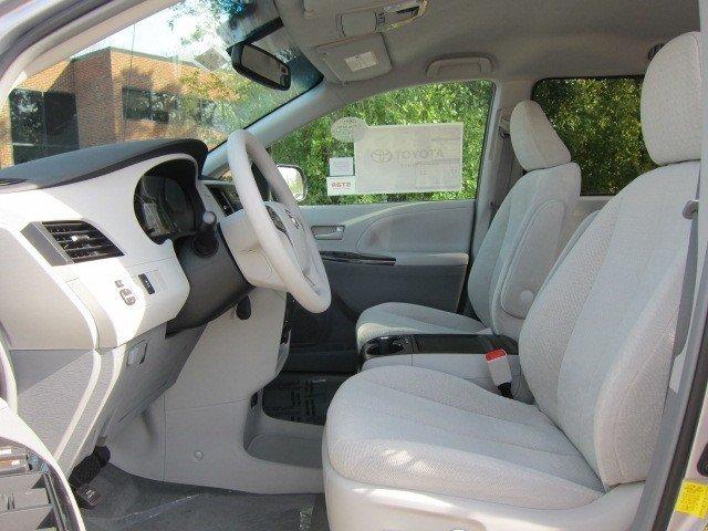 Toyota Sienna 2012 photo 5