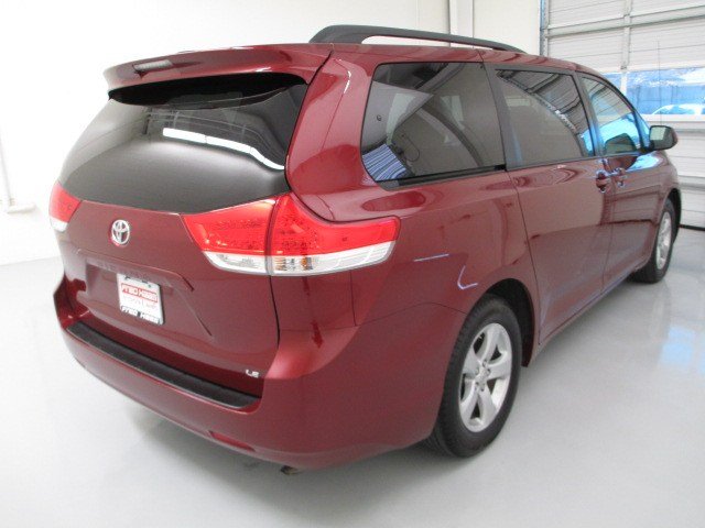 Toyota Sienna 2012 photo 5