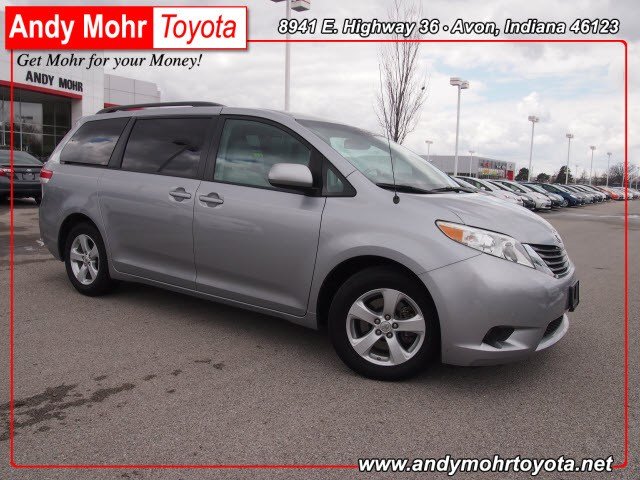 Toyota Sienna 2012 photo 3