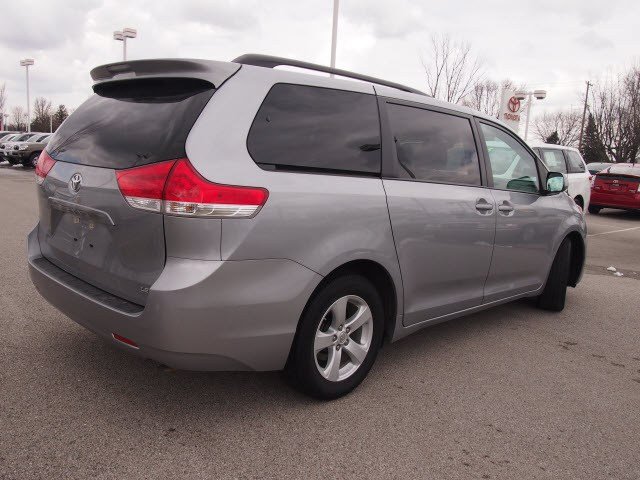 Toyota Sienna 2012 photo 5