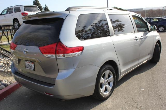 Toyota Sienna SLE --z71 Pkg Unspecified