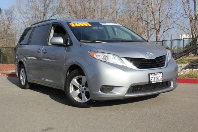 Toyota Sienna 2012 photo 4