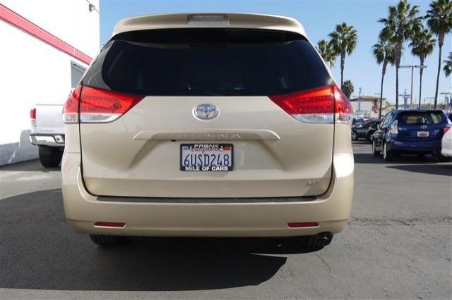 Toyota Sienna 2012 photo 5