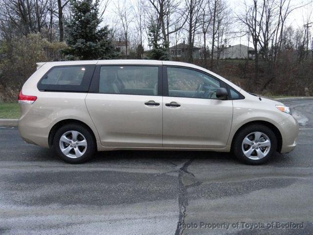 Toyota Sienna 2012 photo 1