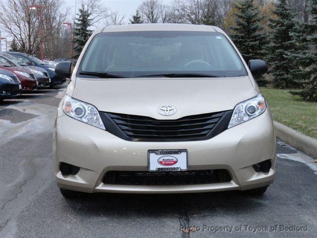Toyota Sienna 2012 photo 5