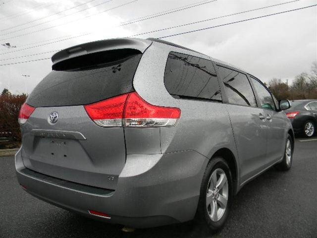 Toyota Sienna SLE --z71 Pkg Unspecified