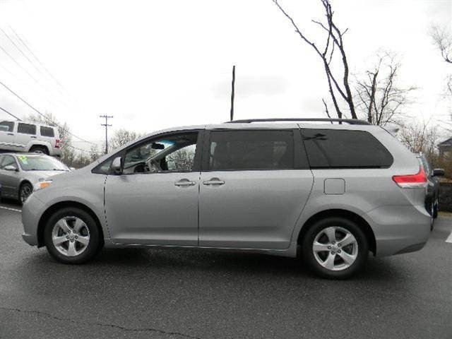 Toyota Sienna 2012 photo 4