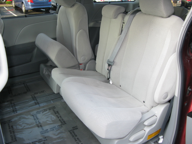 Toyota Sienna 2012 photo 1