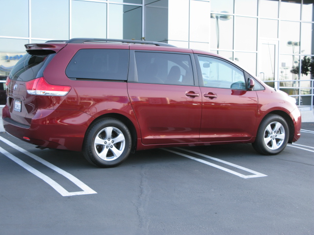 Toyota Sienna 2012 photo 5