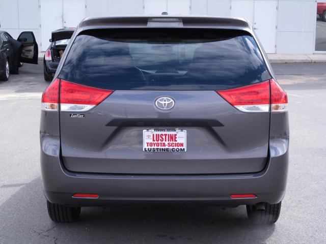Toyota Sienna SLE --z71 Pkg Unspecified