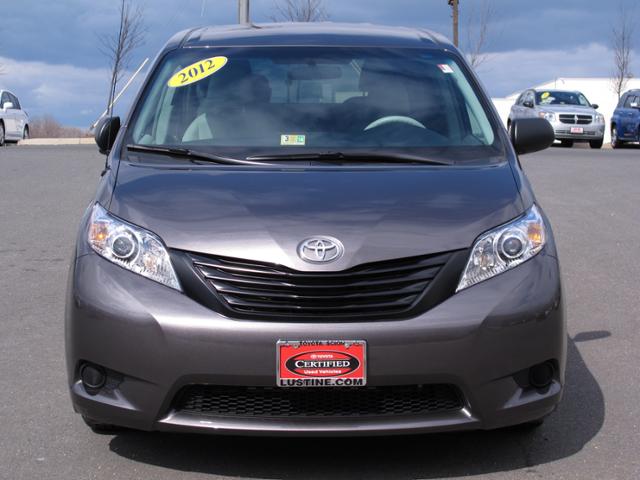 Toyota Sienna 2012 photo 5