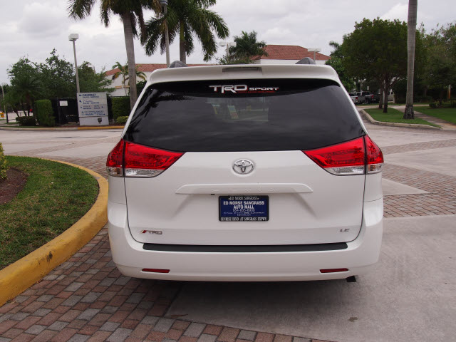 Toyota Sienna SLE --z71 Pkg Unspecified