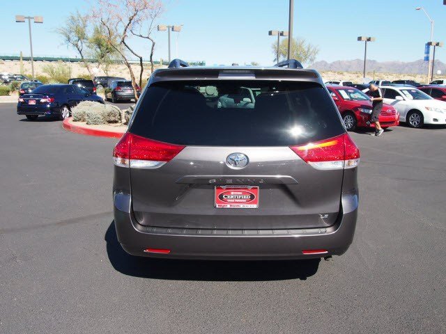 Toyota Sienna 2012 photo 1