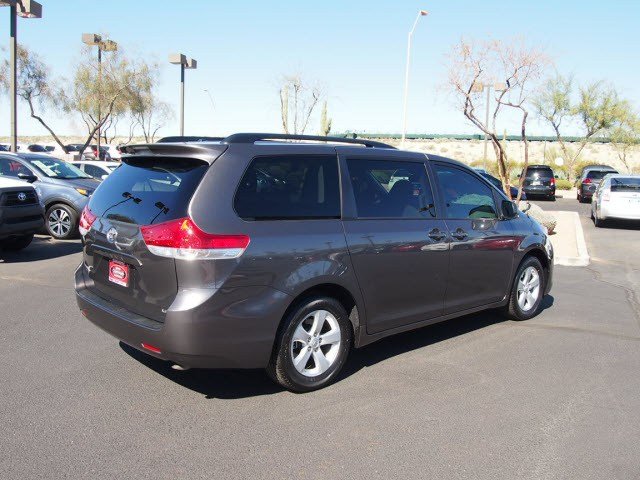 Toyota Sienna 2012 photo 4
