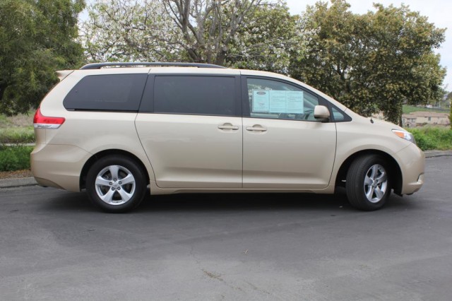 Toyota Sienna 2012 photo 5