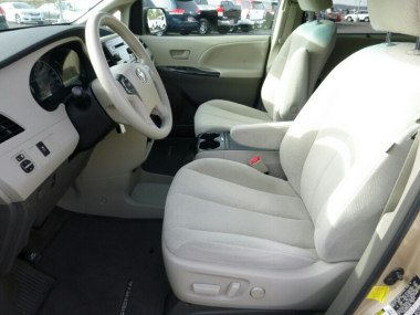 Toyota Sienna 2012 photo 1