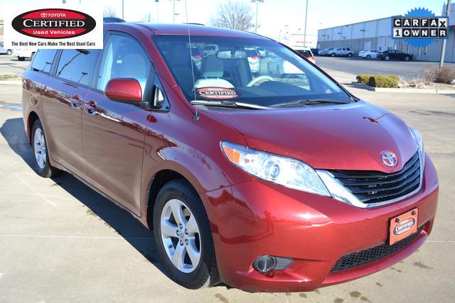 Toyota Sienna 2012 photo 1