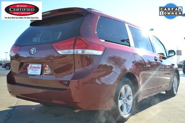 Toyota Sienna 2012 photo 2
