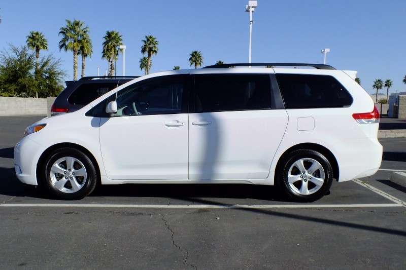 Toyota Sienna SLE --z71 Pkg Unspecified