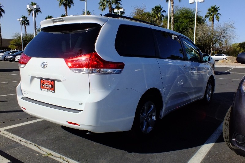 Toyota Sienna 2012 photo 1